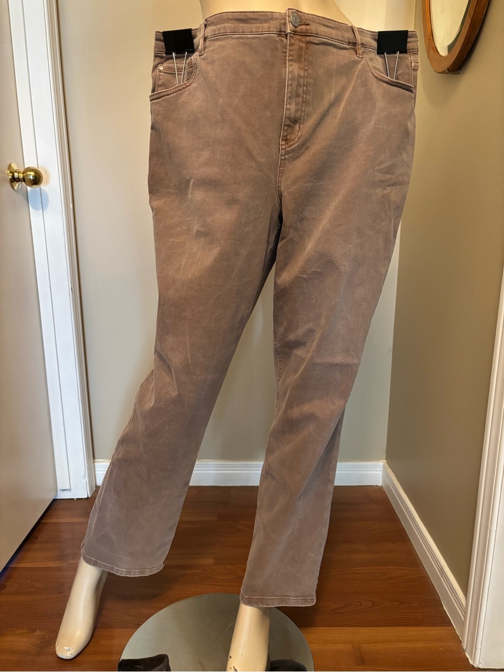 Reitmans Women’s Jeans Straight-Leg Pants in Taupe Brown